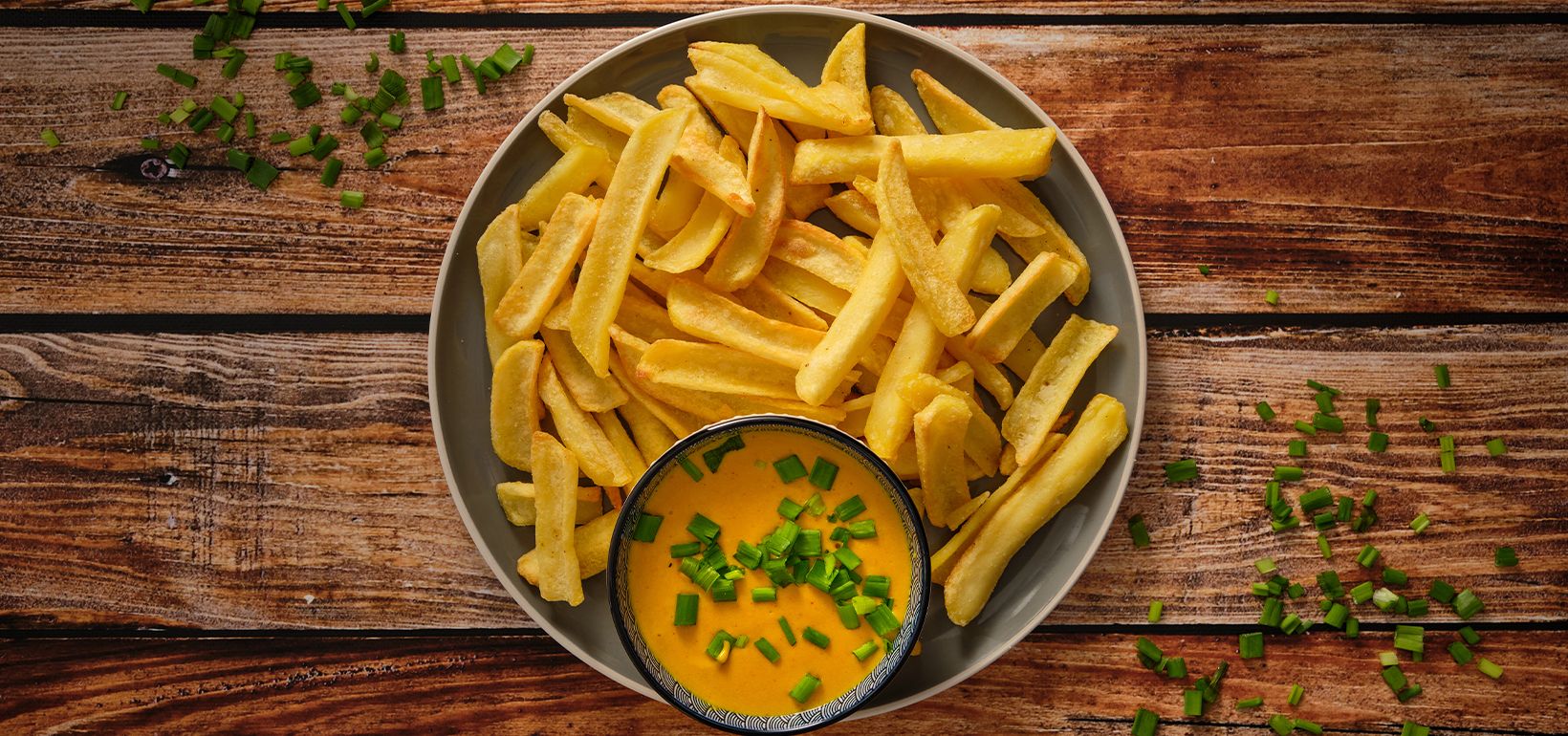 Grip 'n Dip frī kartupeļi un vegāna kartupeļu - siera mērce