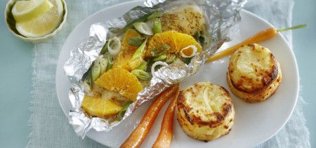 Kartupeļu gratīni ar Emmentaler sieru, mencas fileju un sacukurotiem burkāniem