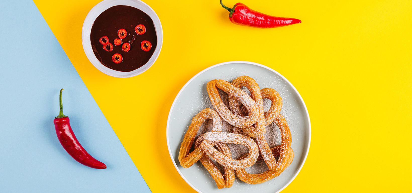Churros ar šokolādes un čili mērci